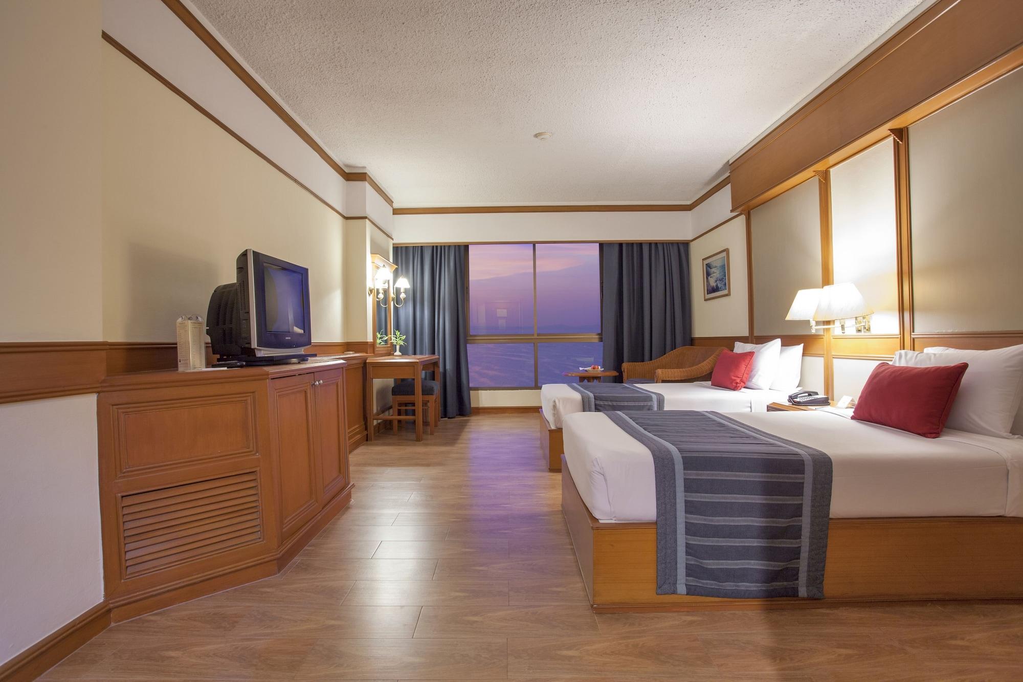 Cholchan Pattaya Beach Resort - Sha Extra Plus Buitenkant foto Deluxe Room