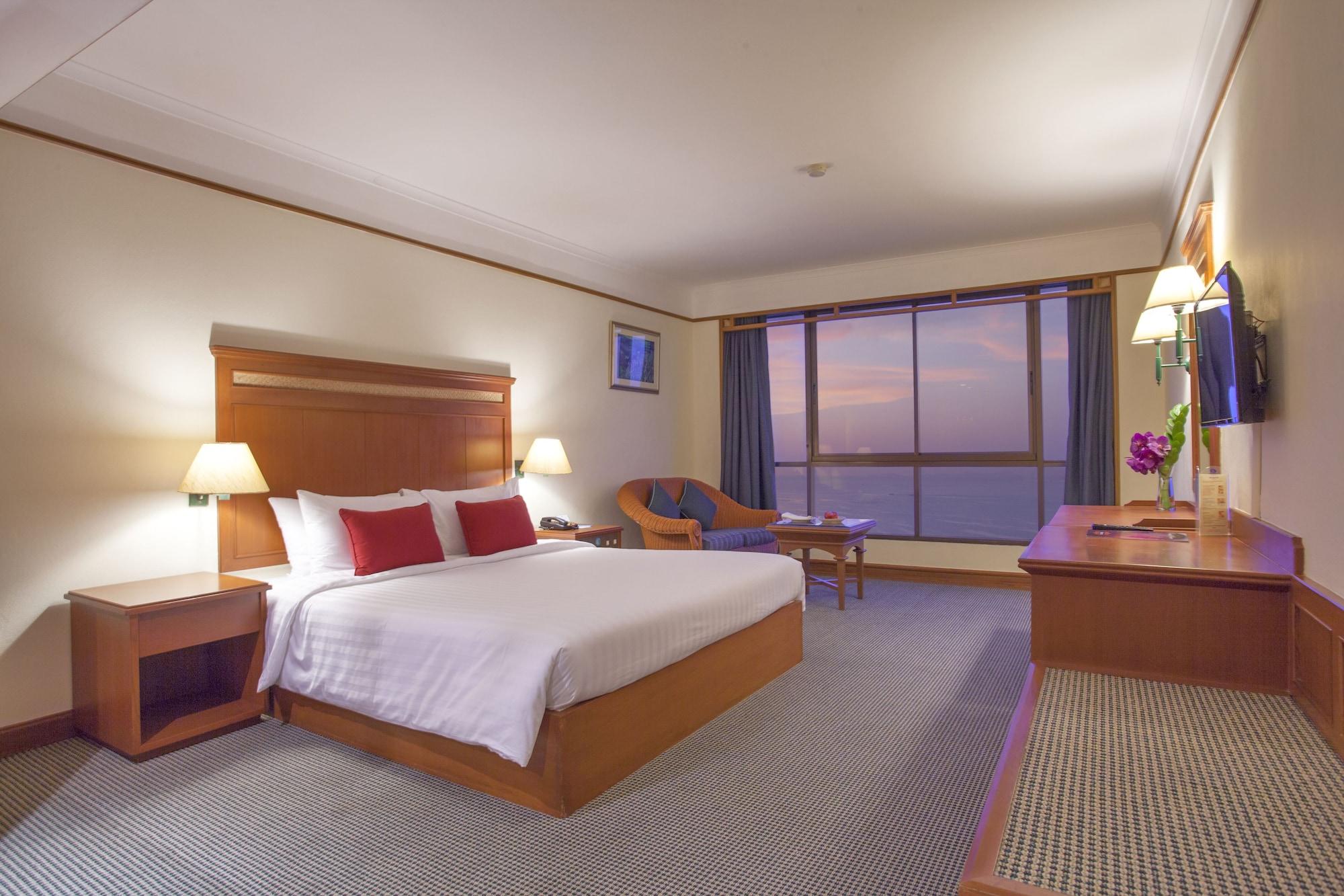 Cholchan Pattaya Beach Resort - Sha Extra Plus Buitenkant foto Deluxe Ocean View Room