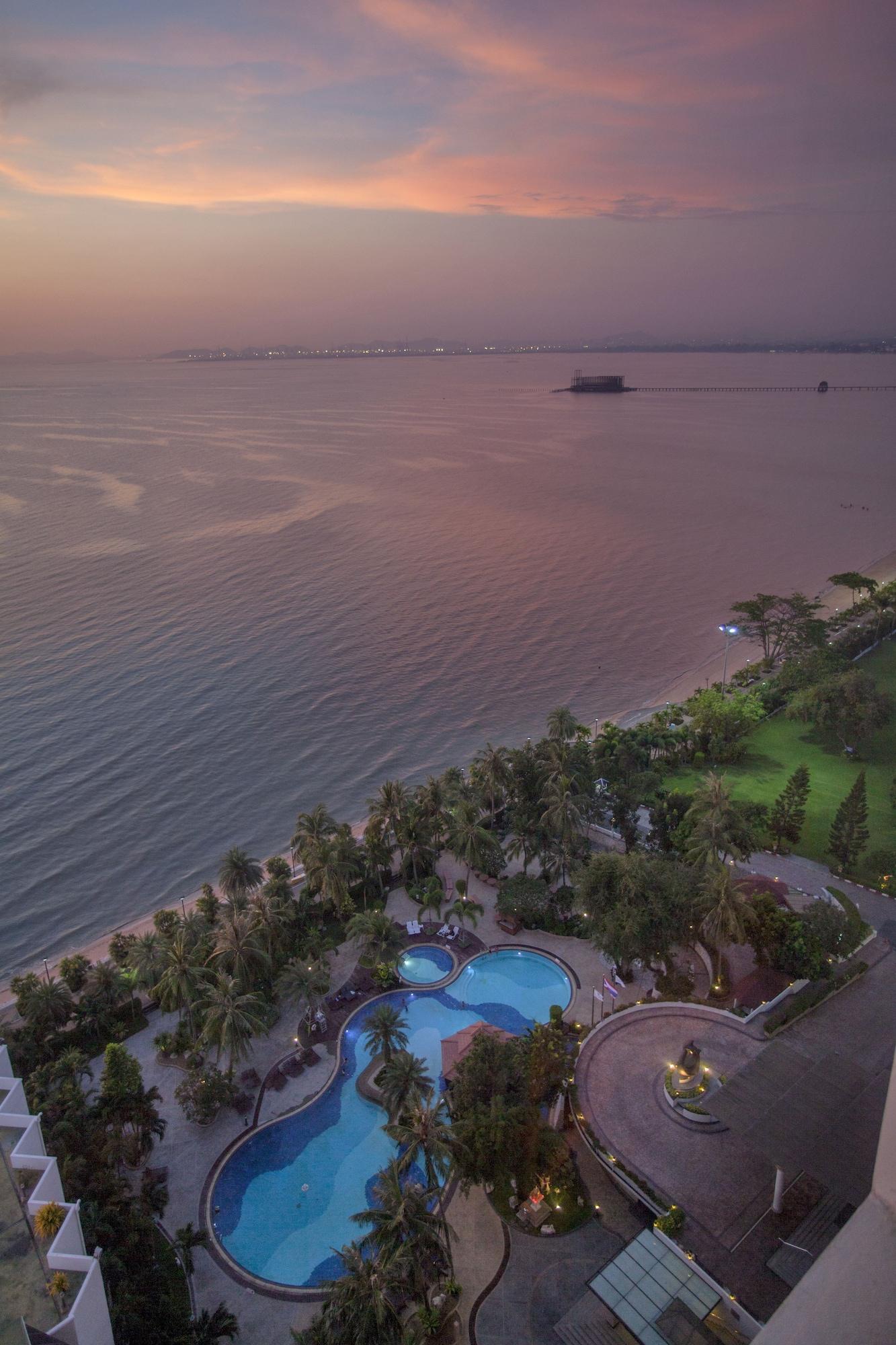 Cholchan Pattaya Beach Resort - Sha Extra Plus Buitenkant foto