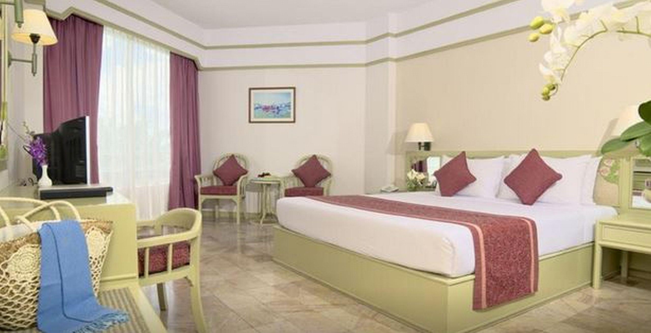 Cholchan Pattaya Beach Resort - Sha Extra Plus Buitenkant foto A room at the hotel