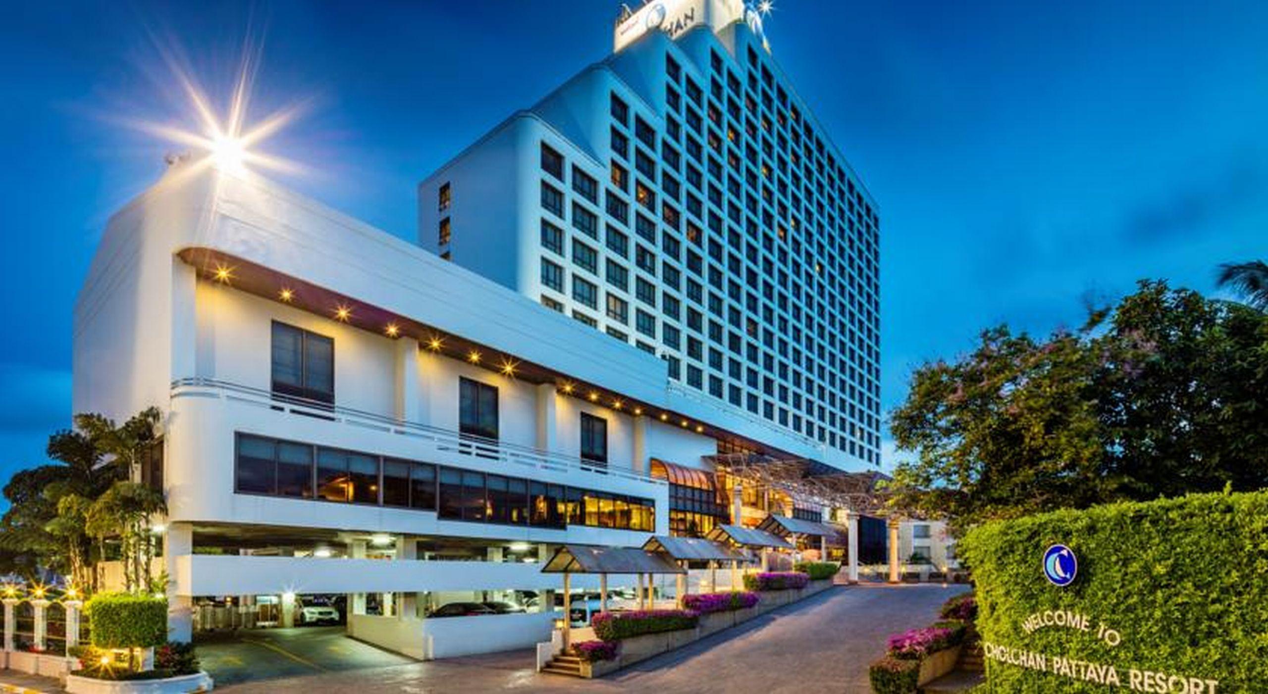 Cholchan Pattaya Beach Resort - Sha Extra Plus Buitenkant foto Royal Paragon Hotel
