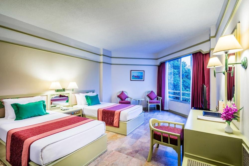 Cholchan Pattaya Beach Resort - Sha Extra Plus Buitenkant foto Deluxe Room