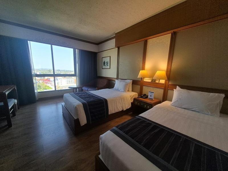 Cholchan Pattaya Beach Resort - Sha Extra Plus Buitenkant foto