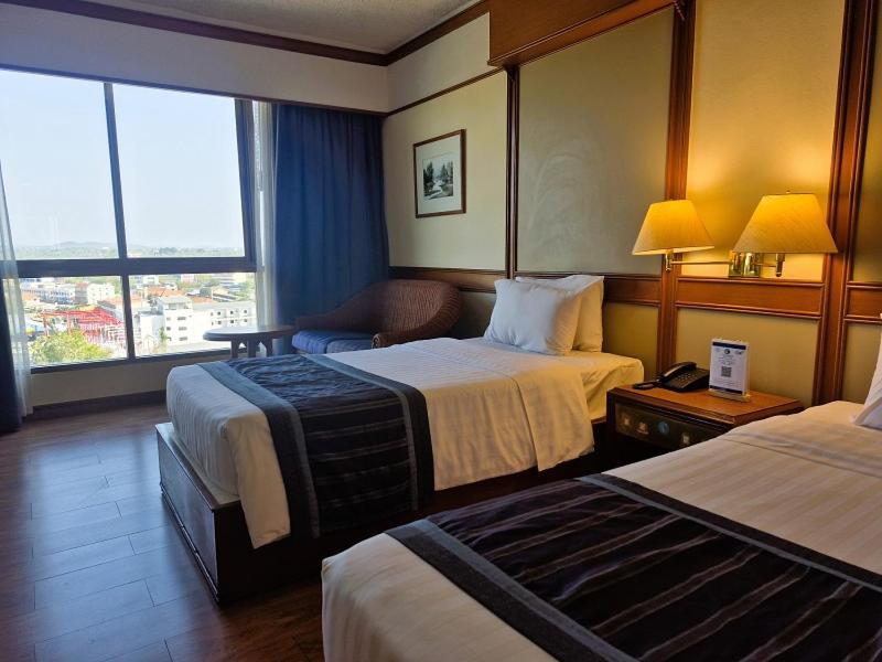 Cholchan Pattaya Beach Resort - Sha Extra Plus Buitenkant foto