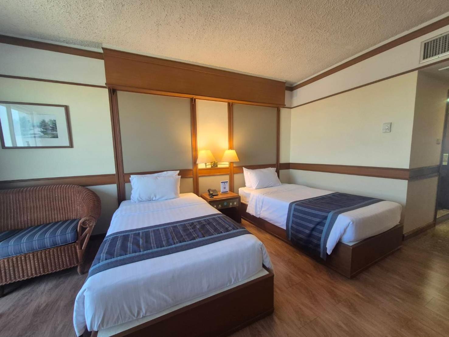 Cholchan Pattaya Beach Resort - Sha Extra Plus Buitenkant foto