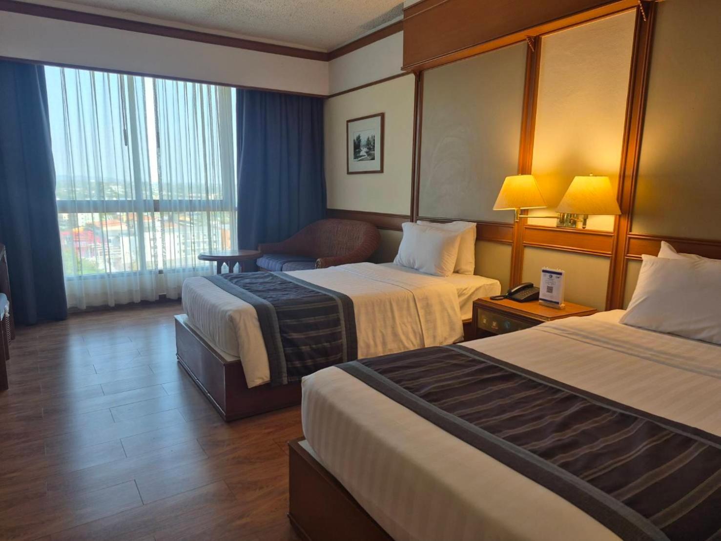 Cholchan Pattaya Beach Resort - Sha Extra Plus Buitenkant foto