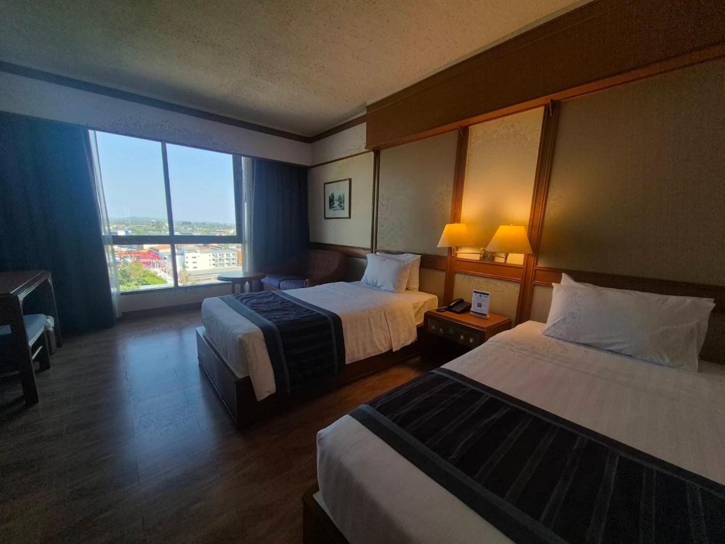 Cholchan Pattaya Beach Resort - Sha Extra Plus Buitenkant foto