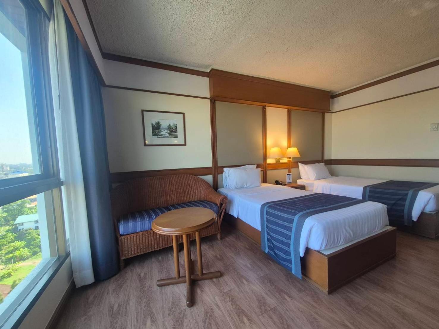 Cholchan Pattaya Beach Resort - Sha Extra Plus Buitenkant foto