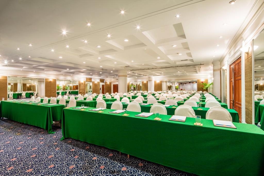 Cholchan Pattaya Beach Resort - Sha Extra Plus Buitenkant foto Meeting room