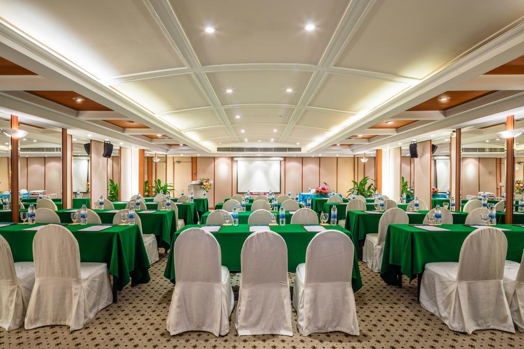 Cholchan Pattaya Beach Resort - Sha Extra Plus Buitenkant foto Meeting room