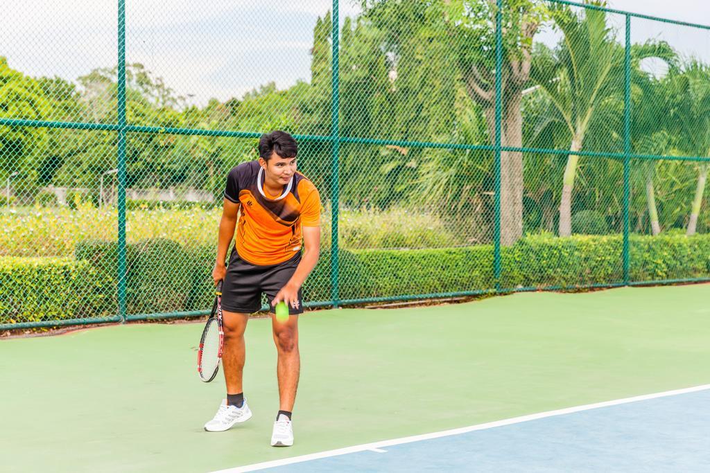 Cholchan Pattaya Beach Resort - Sha Extra Plus Buitenkant foto Tennis