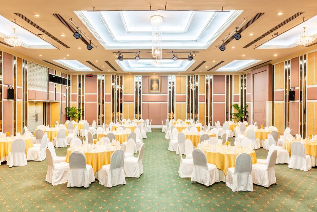 Cholchan Pattaya Beach Resort - Sha Extra Plus Buitenkant foto The ballroom of the hotel
