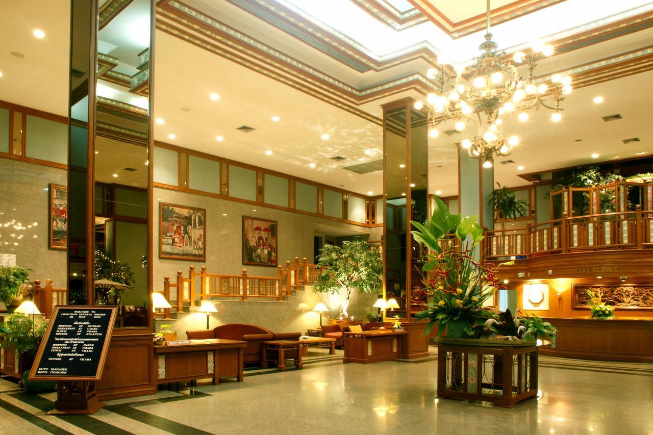 Cholchan Pattaya Beach Resort - Sha Extra Plus Buitenkant foto Lobby