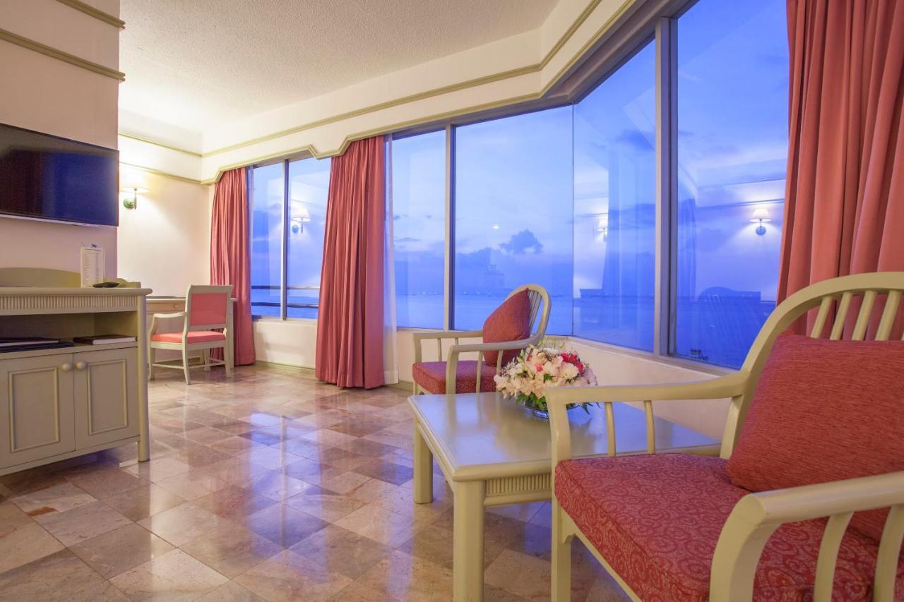 Cholchan Pattaya Beach Resort - Sha Extra Plus Buitenkant foto A suite at the Grand Hotel