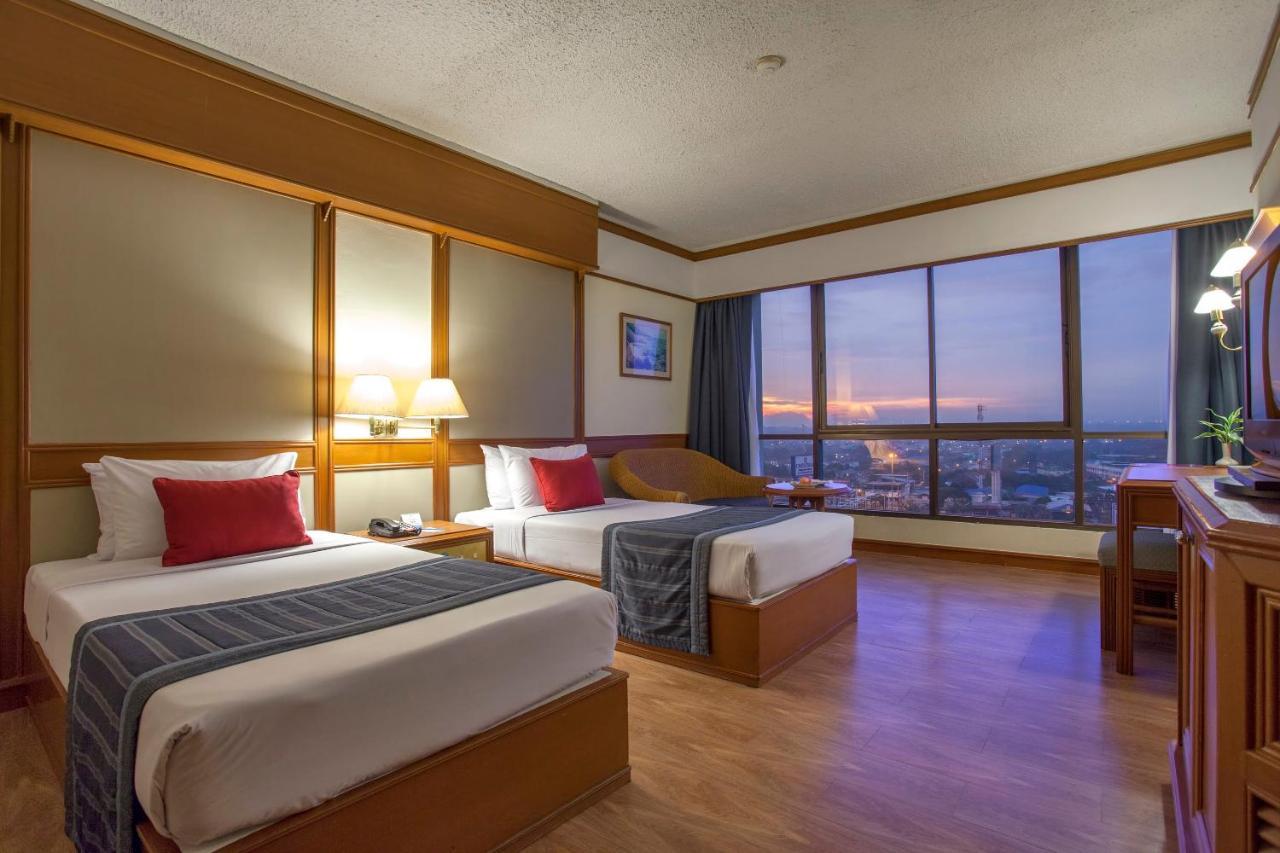 Cholchan Pattaya Beach Resort - Sha Extra Plus Buitenkant foto Deluxe Room