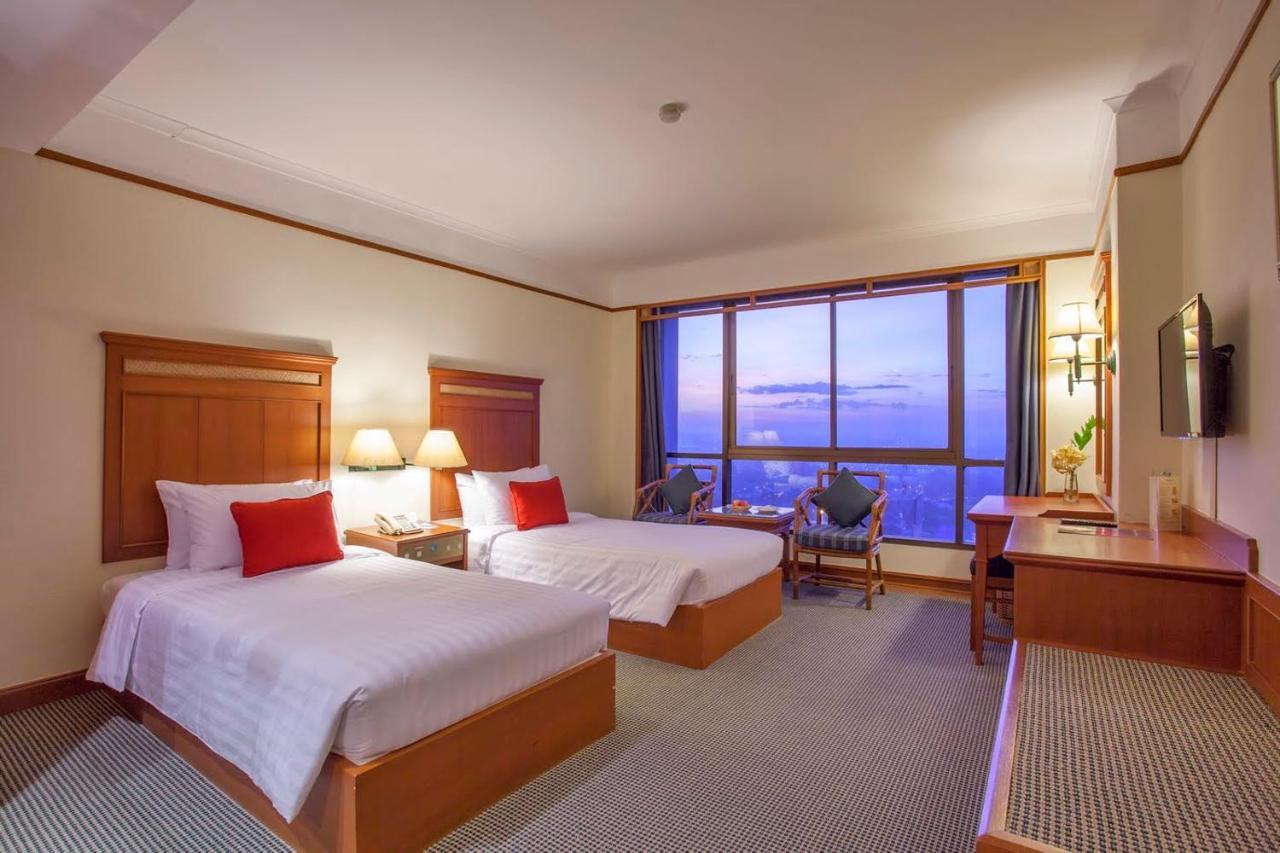 Cholchan Pattaya Beach Resort - Sha Extra Plus Buitenkant foto